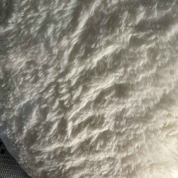 Heart-Shaped White Soft Accent Pillow - Picture 4 of 5